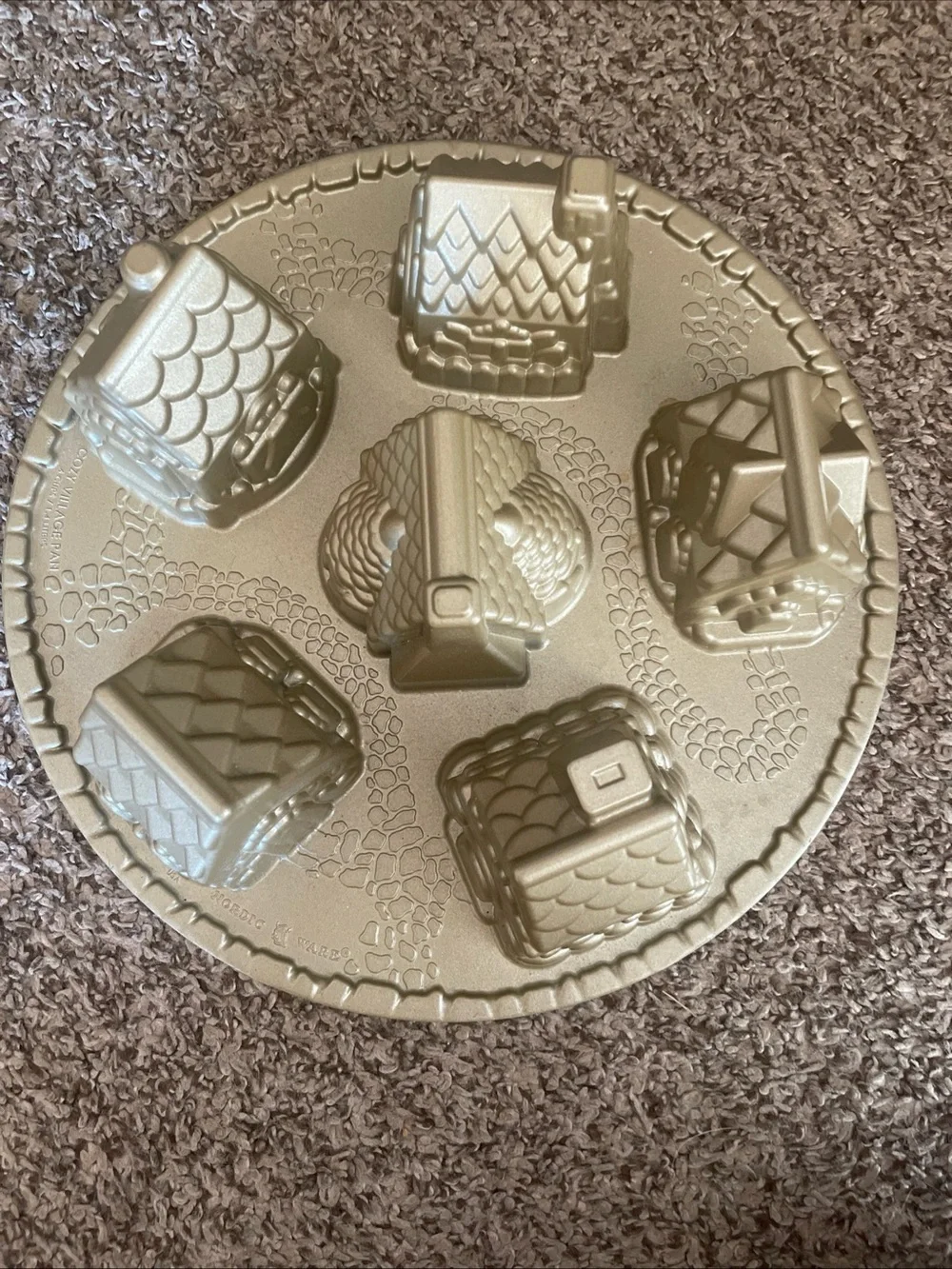 Williams Sonoma Snowy Village Cakelet Pan - Red